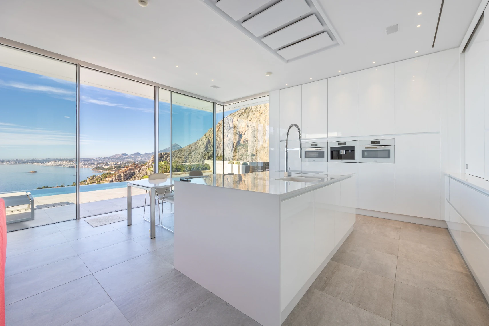 CRCB84648 - Villa moderna con vistas al mar en venta en Altea