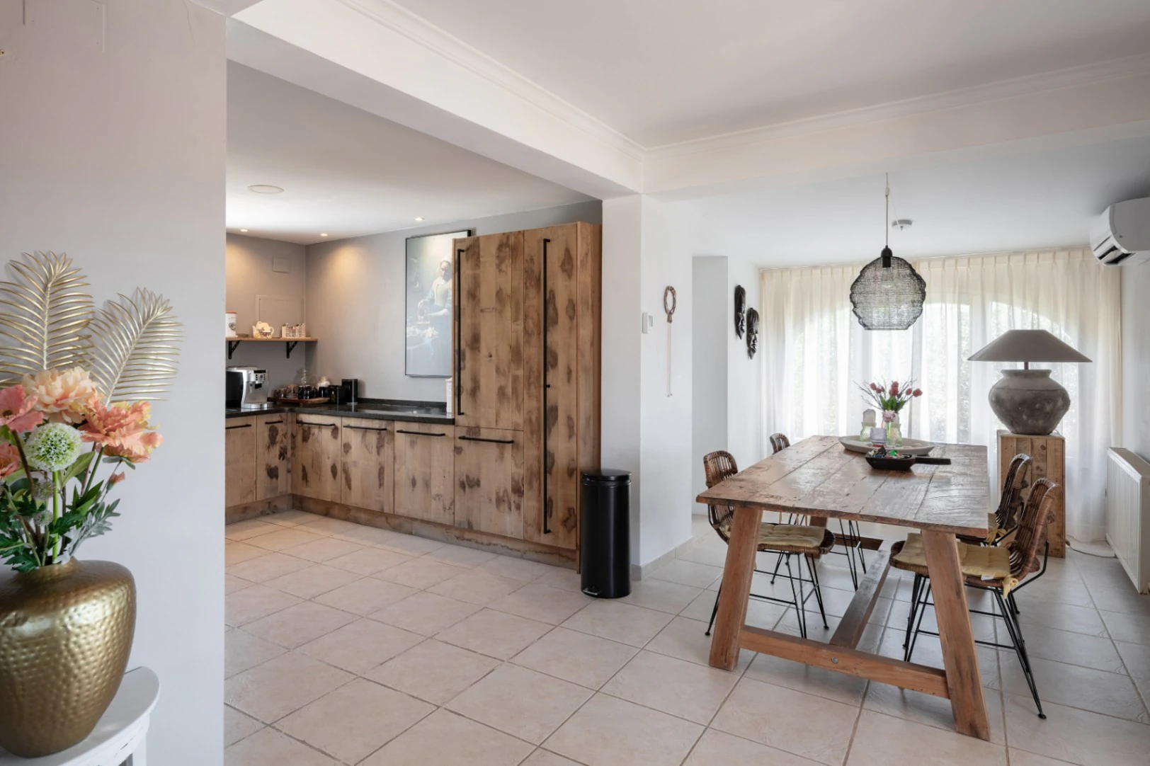 CR1044 - Villa with 2 guest apartments and open views, in the Montgo area, Jávea.