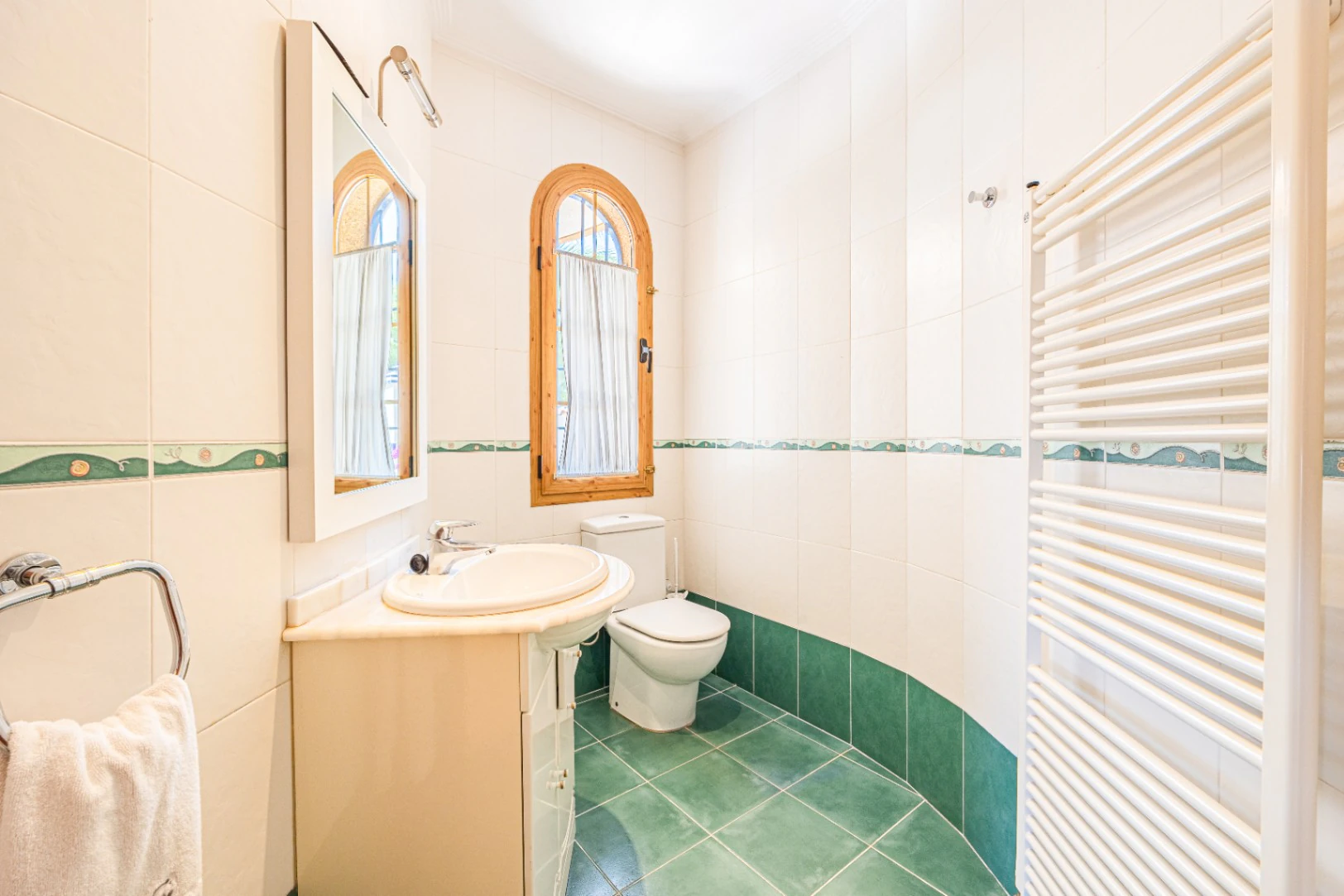 CRCB95000 - Villa Mediterránea con Piscinas Exteriores e Interiores en Venta en Aguas Primaverales de Alhama