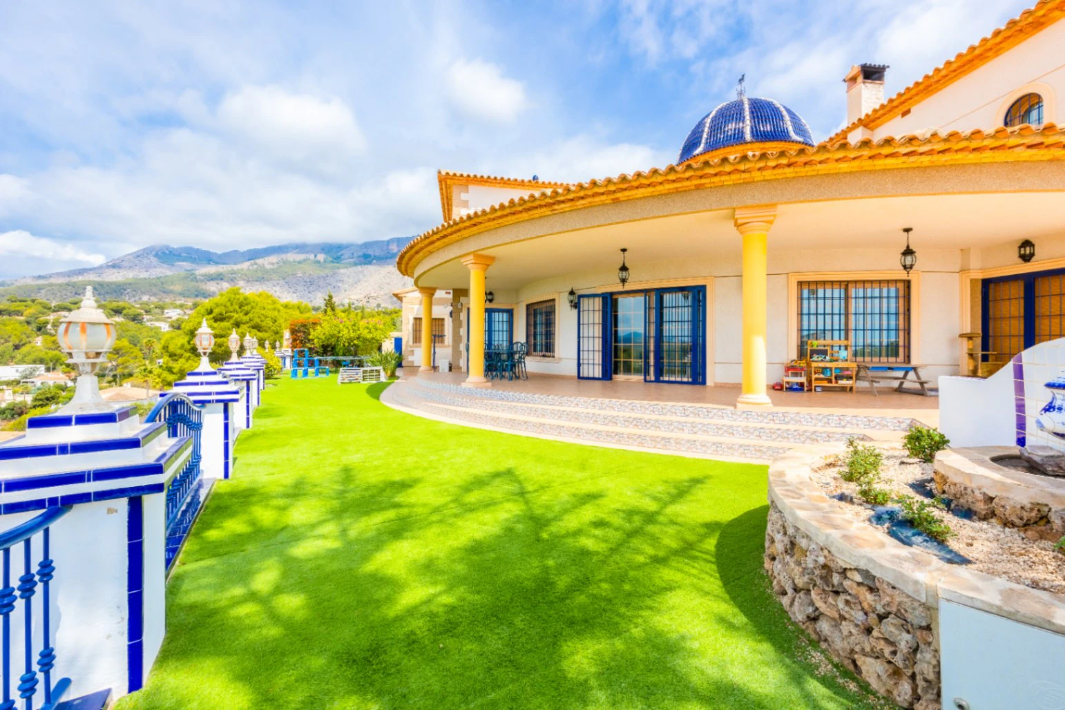 CRCB95000 - Villa Mediterránea con Piscinas Exteriores e Interiores en Venta en Aguas Primaverales de Alhama