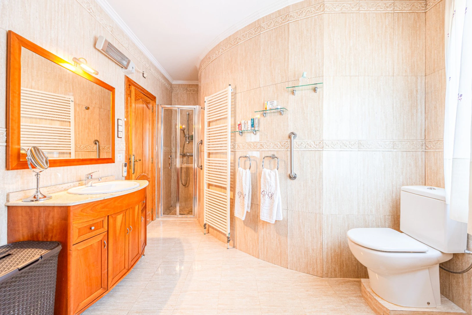 CRCB95000 - Villa Mediterránea con Piscinas Exteriores e Interiores en Venta en Aguas Primaverales de Alhama