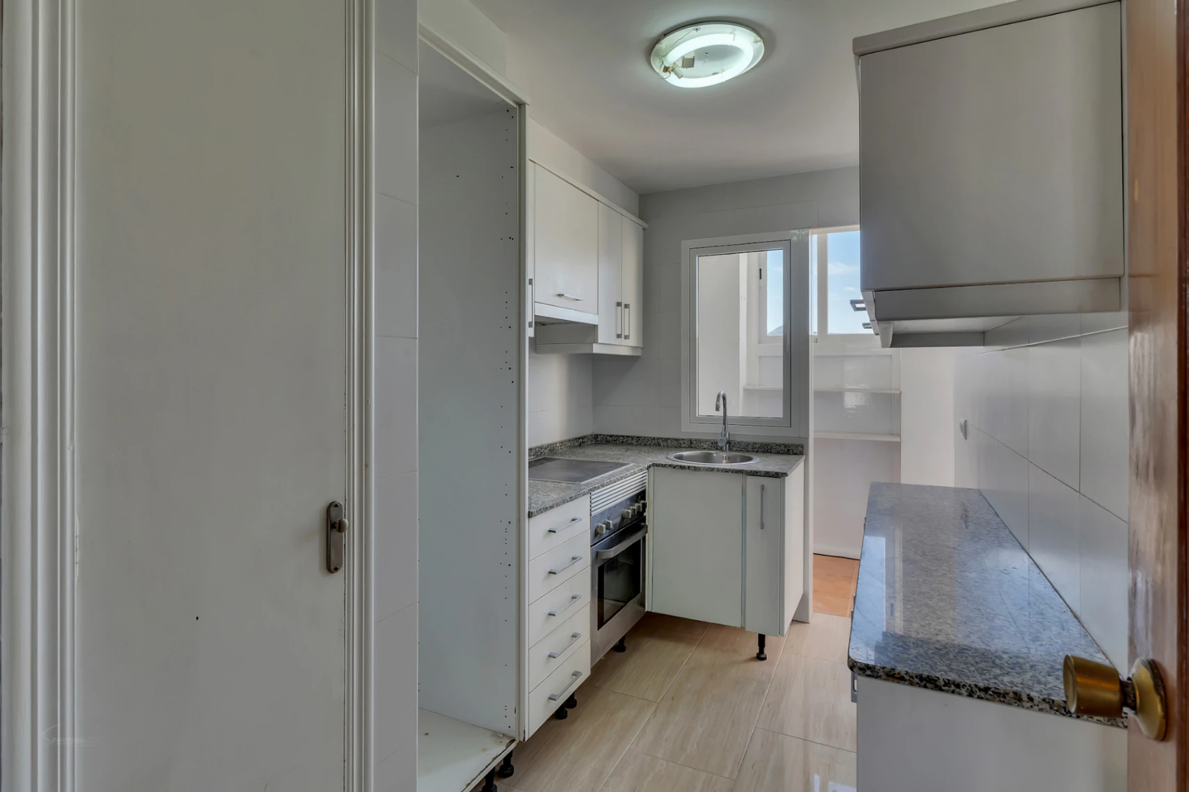 4756 - Apartamento con piscina ubicado a 100 metros de la playa