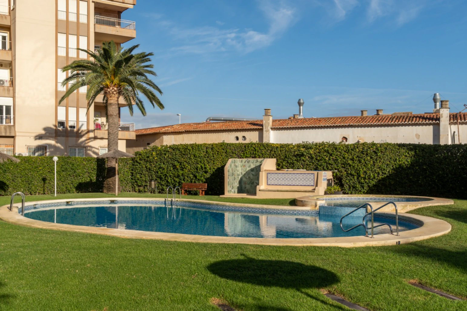 4756 - Apartamento con piscina ubicado a 100 metros de la playa