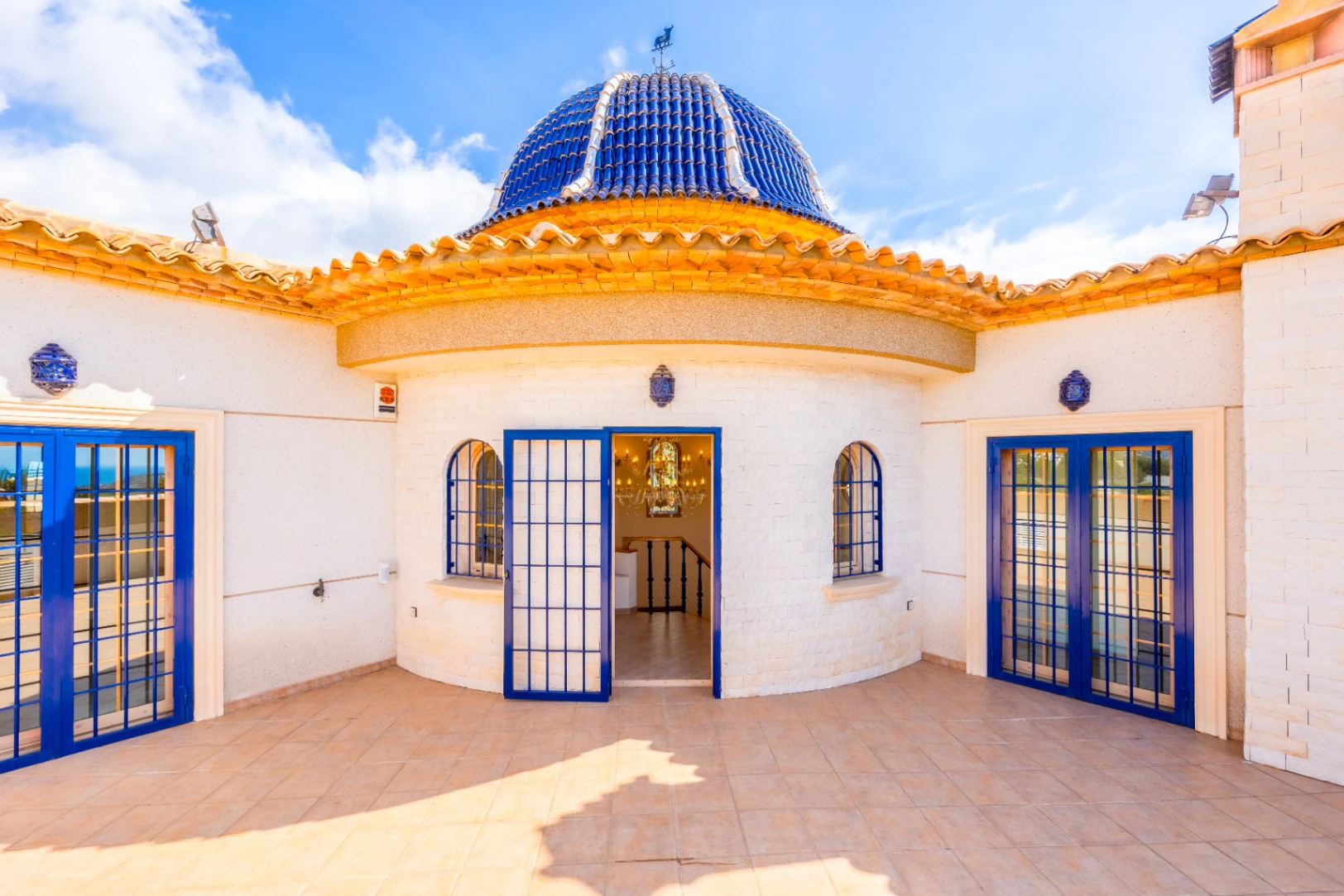 CRCB95000 - Villa Mediterránea con Piscinas Exteriores e Interiores en Venta en Aguas Primaverales de Alhama