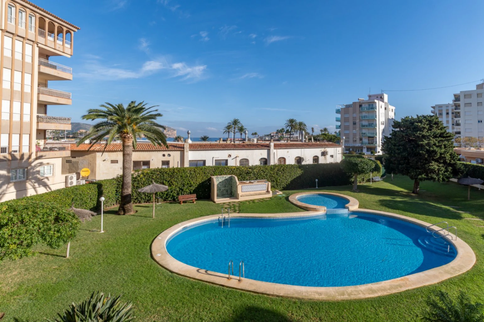 4756 - Apartamento con piscina ubicado a 100 metros de la playa