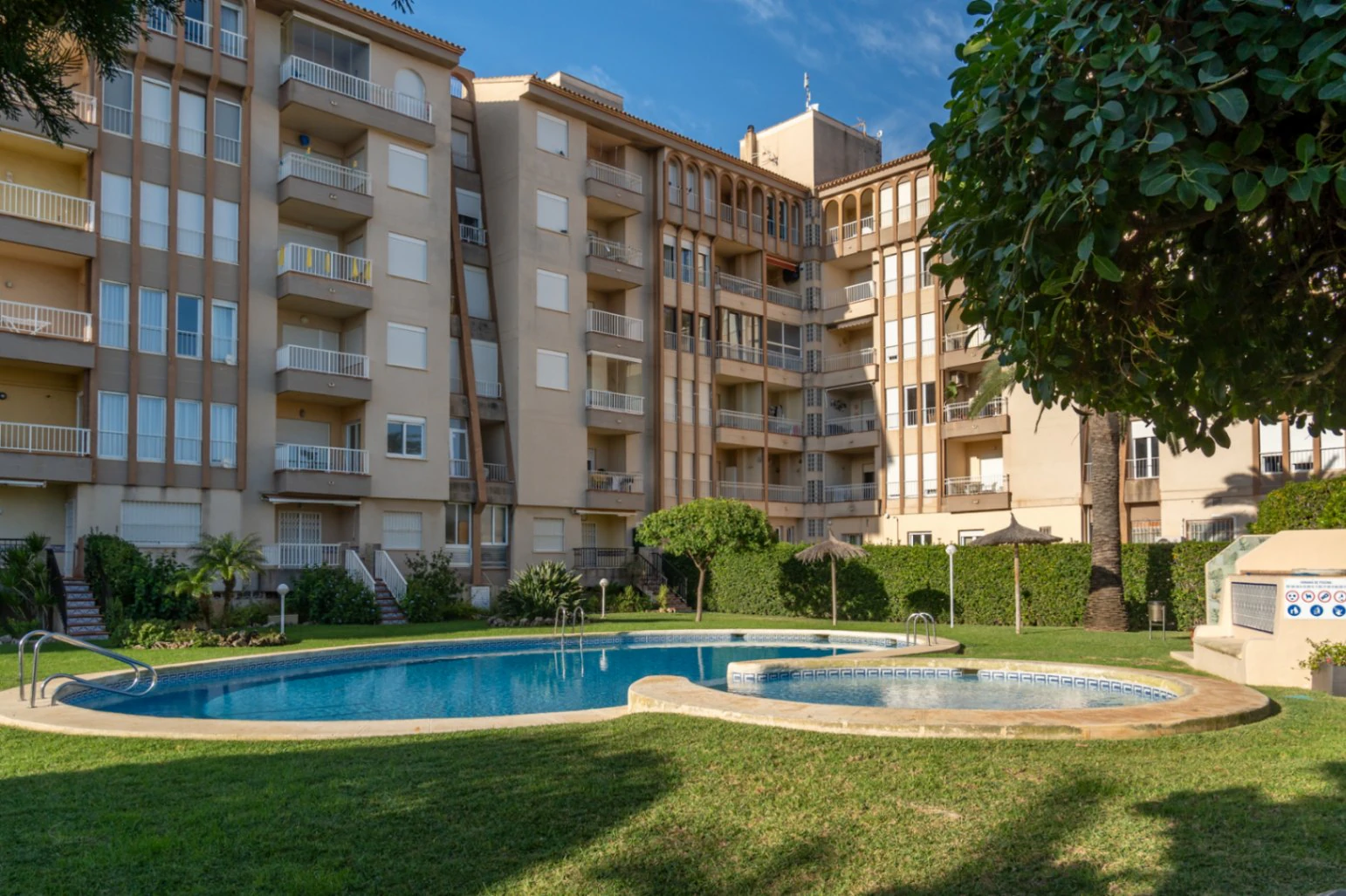 4756 - Apartamento con piscina ubicado a 100 metros de la playa
