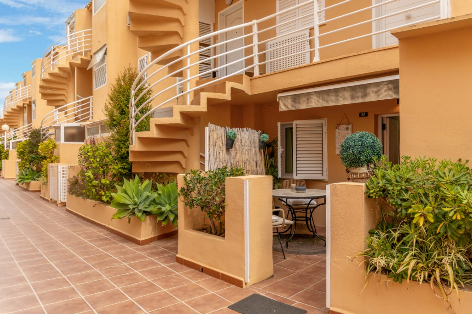 4859 - Apartamento reformado con piscina cerca del mar