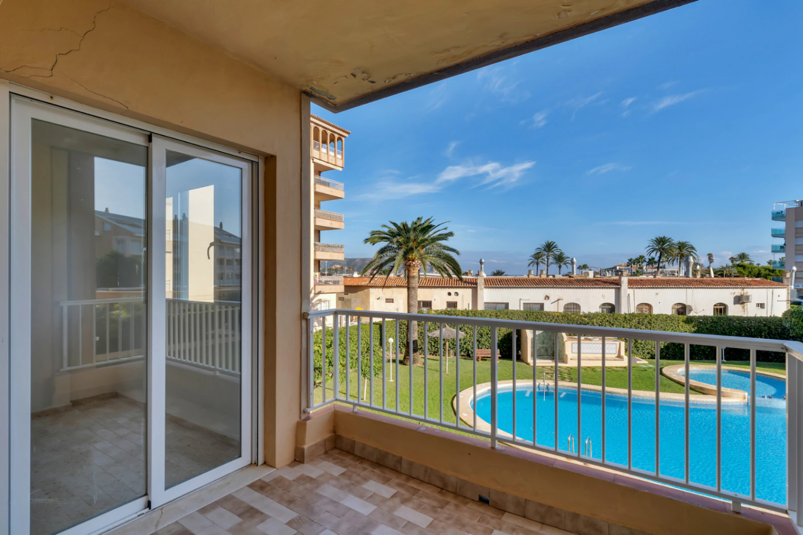 4756 - Apartamento con piscina ubicado a 100 metros de la playa