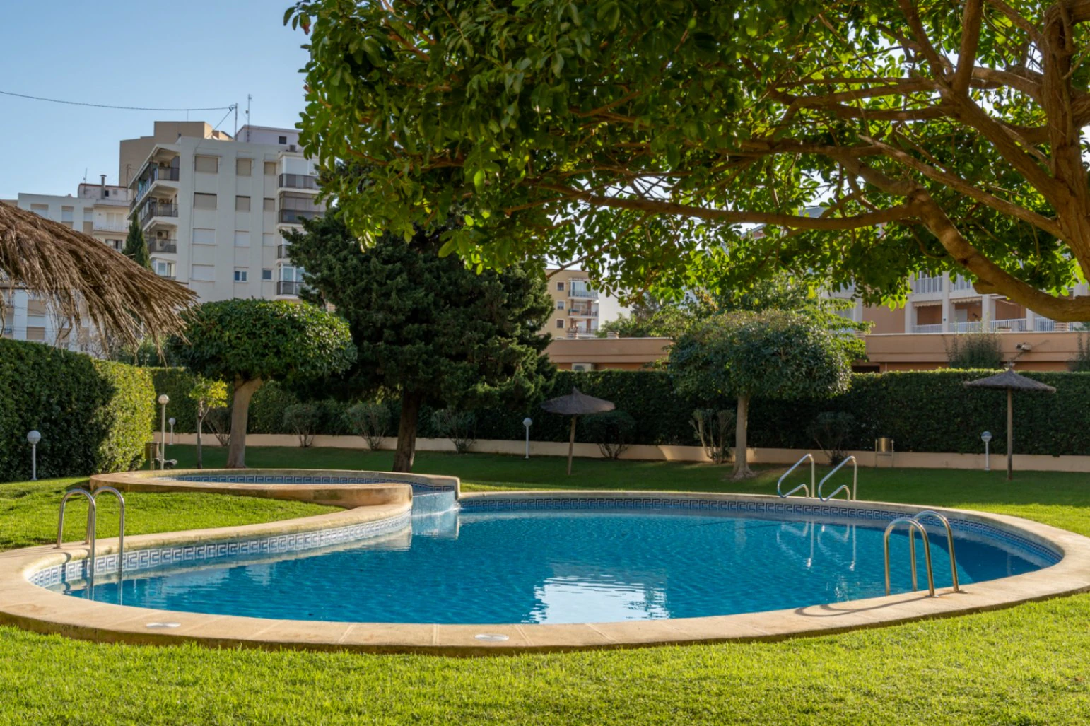 4756 - Apartamento con piscina ubicado a 100 metros de la playa
