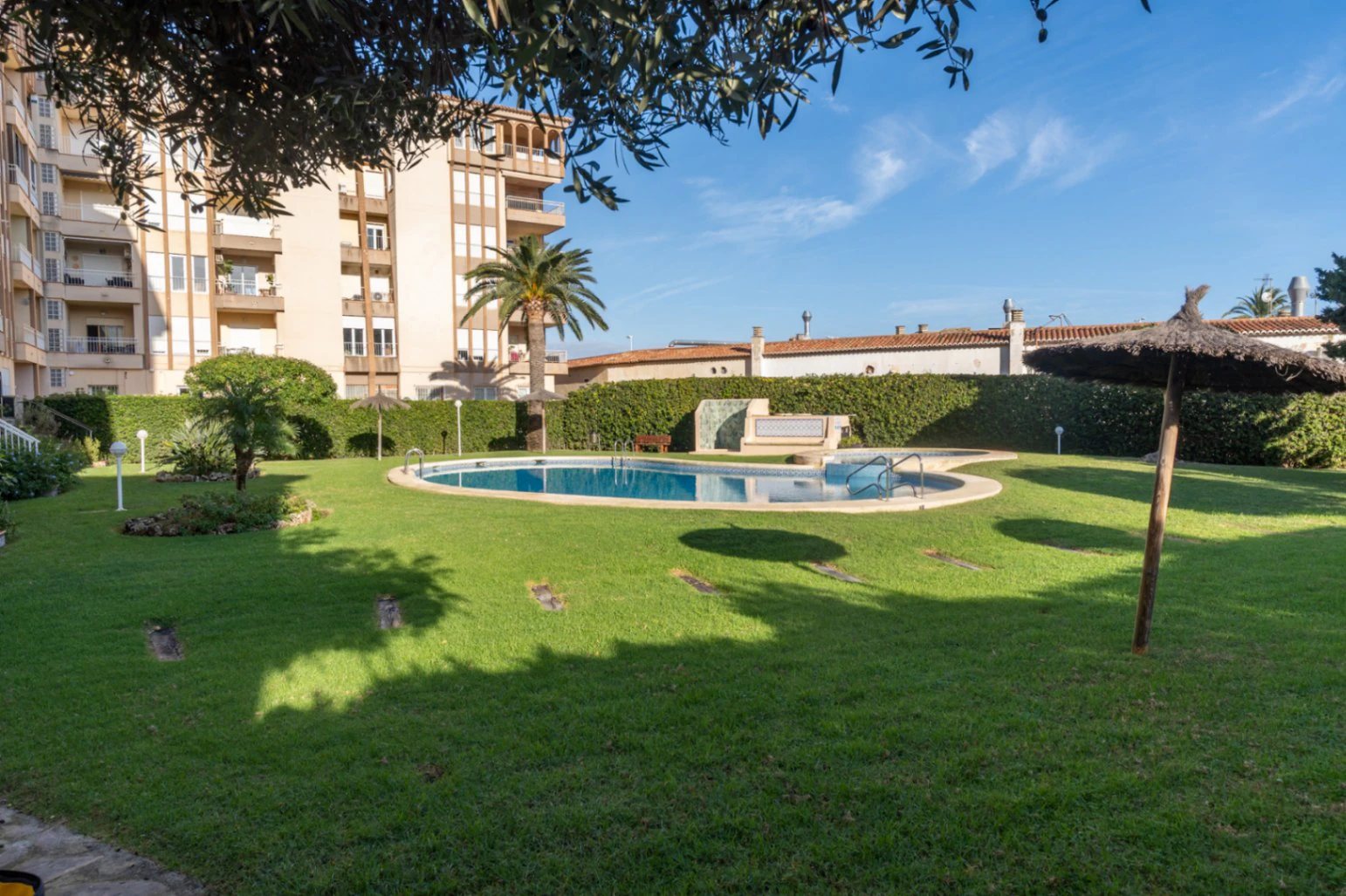 4756 - Apartamento con piscina ubicado a 100 metros de la playa