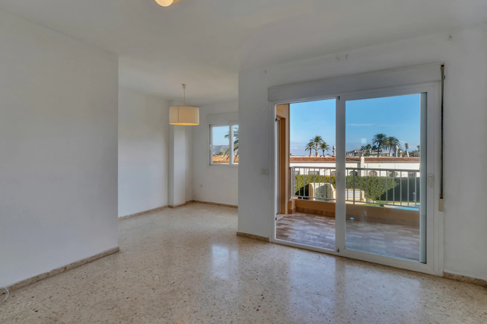 4756 - Apartamento con piscina ubicado a 100 metros de la playa