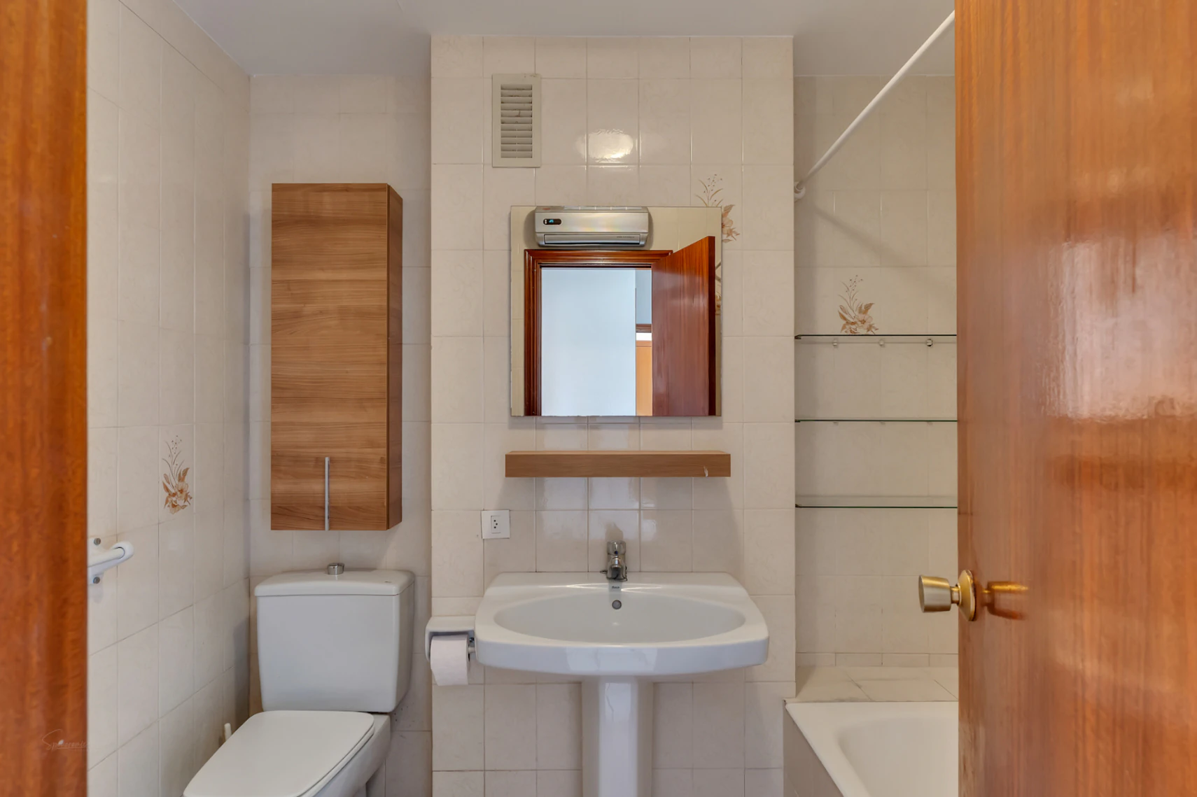 4756 - Apartamento con piscina ubicado a 100 metros de la playa