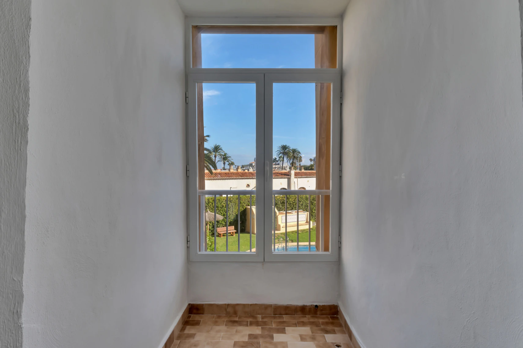 4756 - Apartamento con piscina ubicado a 100 metros de la playa