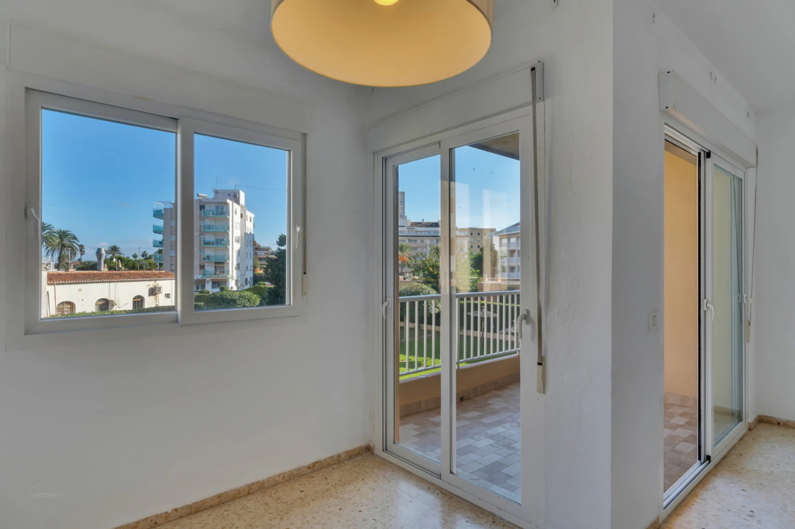 4756 - Apartamento con piscina ubicado a 100 metros de la playa