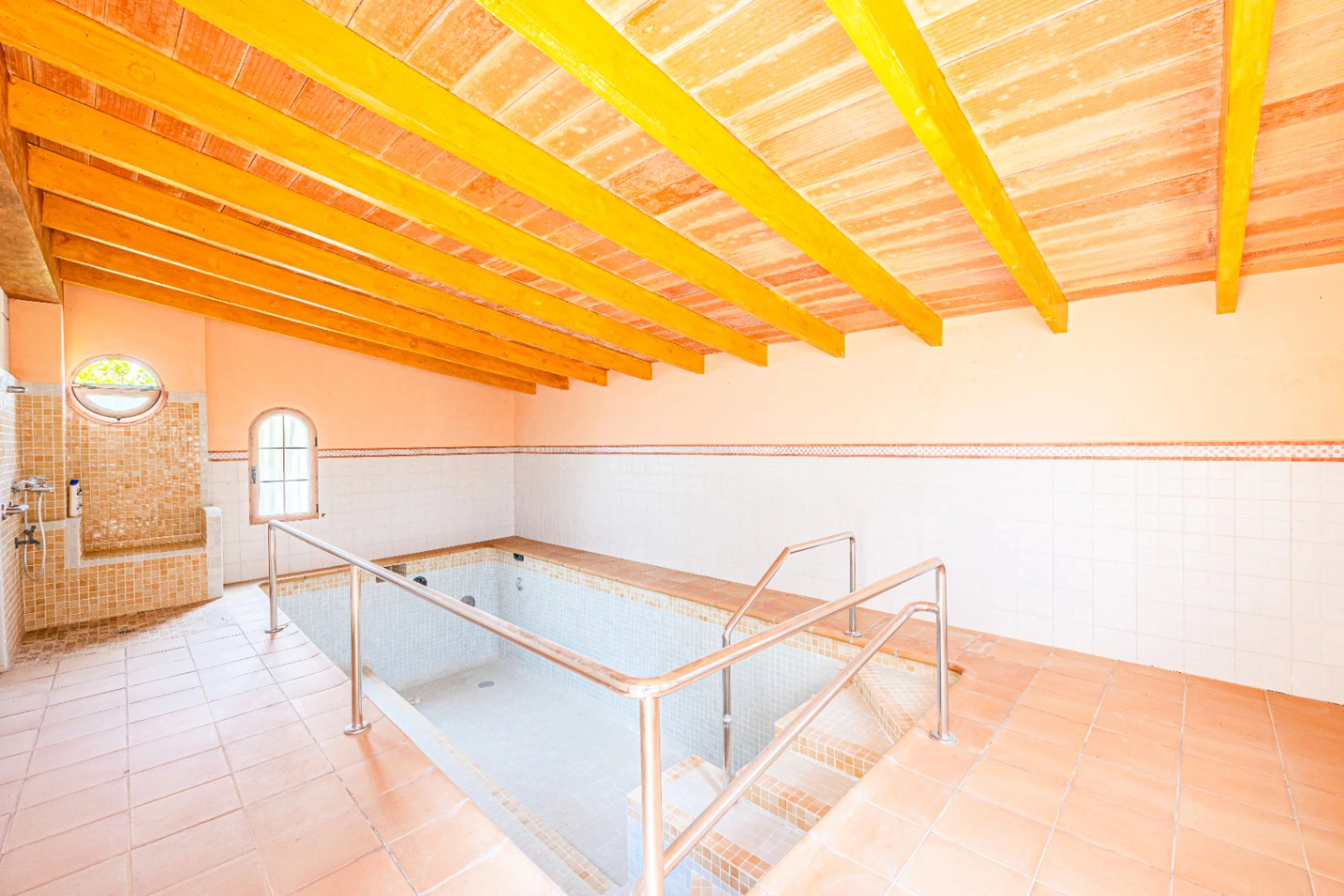 CRCB95000 - Villa Mediterránea con Piscinas Exteriores e Interiores en Venta en Aguas Primaverales de Alhama