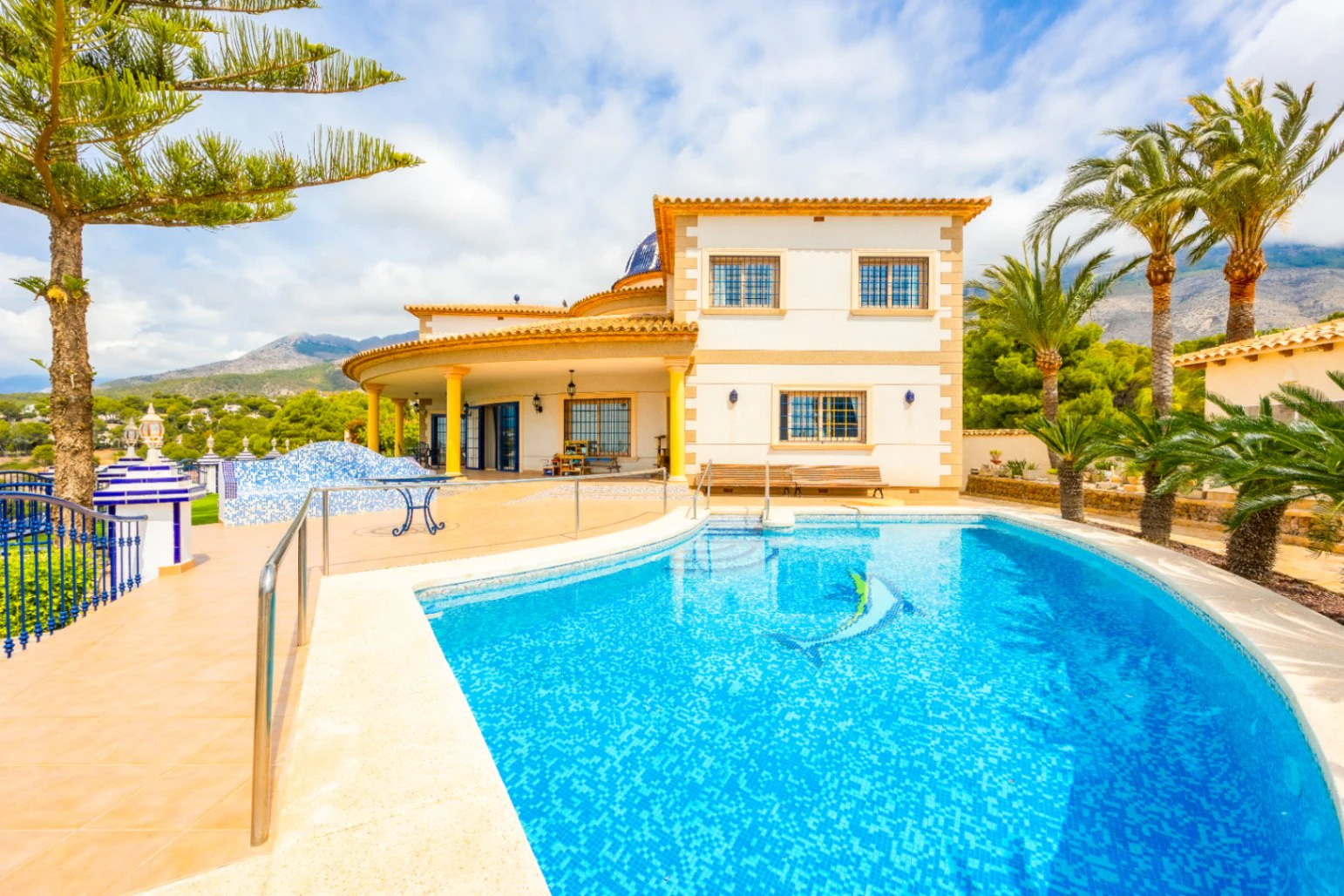 CRCB95000 - Villa Mediterránea con Piscinas Exteriores e Interiores en Venta en Aguas Primaverales de Alhama