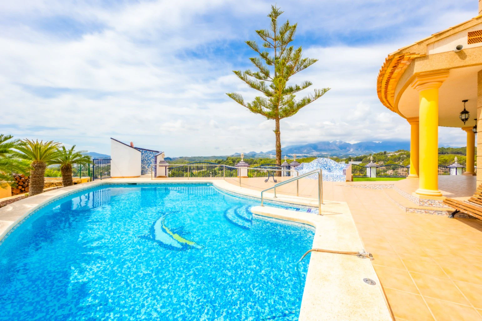 CRCB95000 - Villa Mediterránea con Piscinas Exteriores e Interiores en Venta en Aguas Primaverales de Alhama