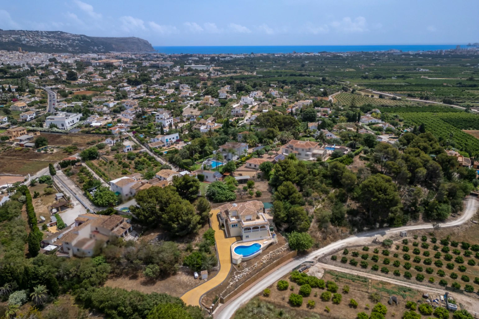 4388 - Villa avec vue dégagée dans un quartier calme à proximité du centre de la ville de Jávea