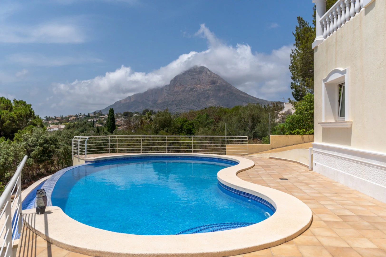 4388 - Villa avec vue dégagée dans un quartier calme à proximité du centre de la ville de Jávea