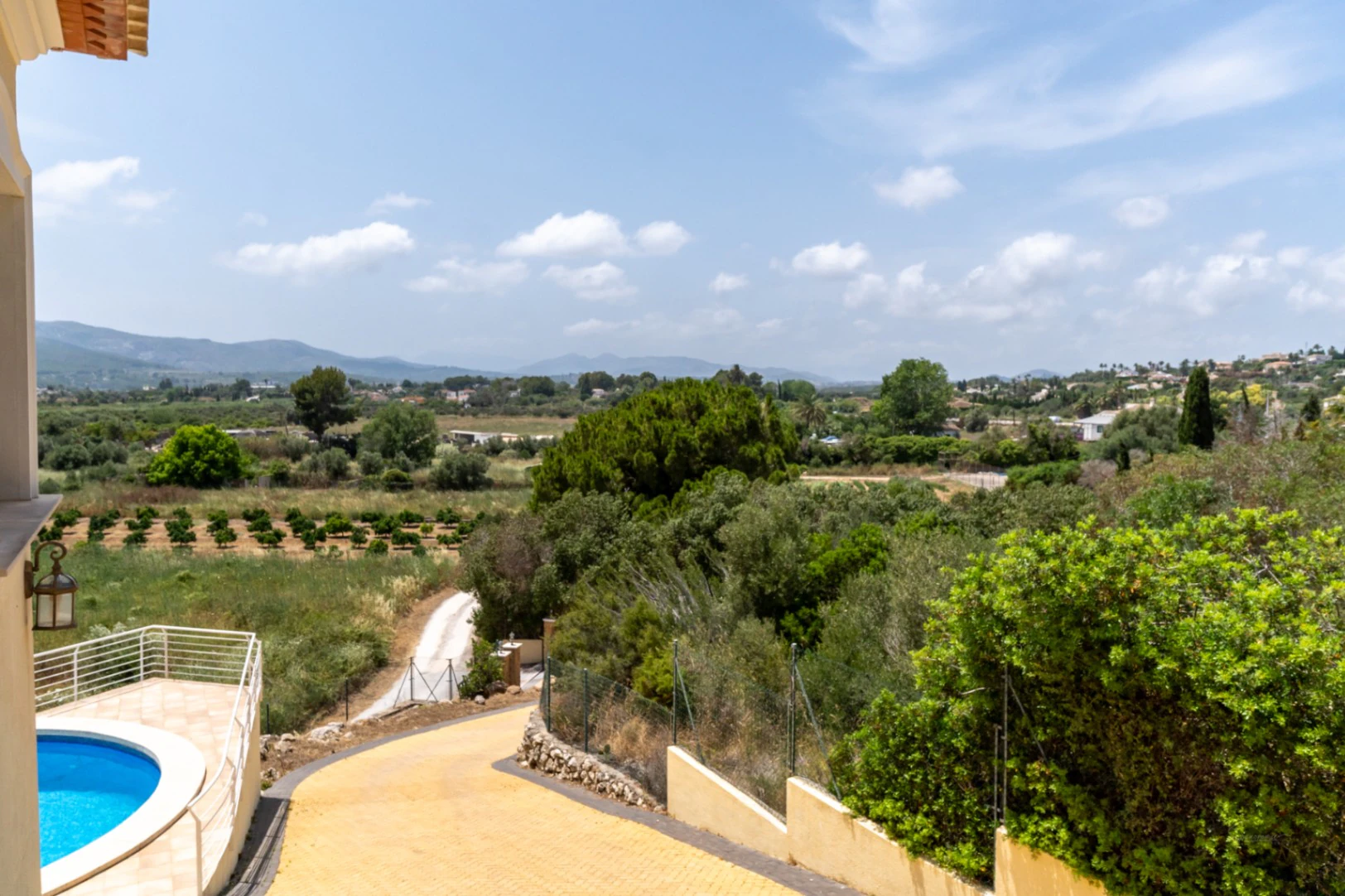 4388 - Villa avec vue dégagée dans un quartier calme à proximité du centre de la ville de Jávea