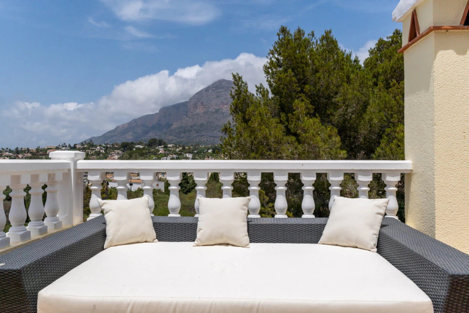 4388 - Villa avec vue dégagée dans un quartier calme à proximité du centre de la ville de Jávea