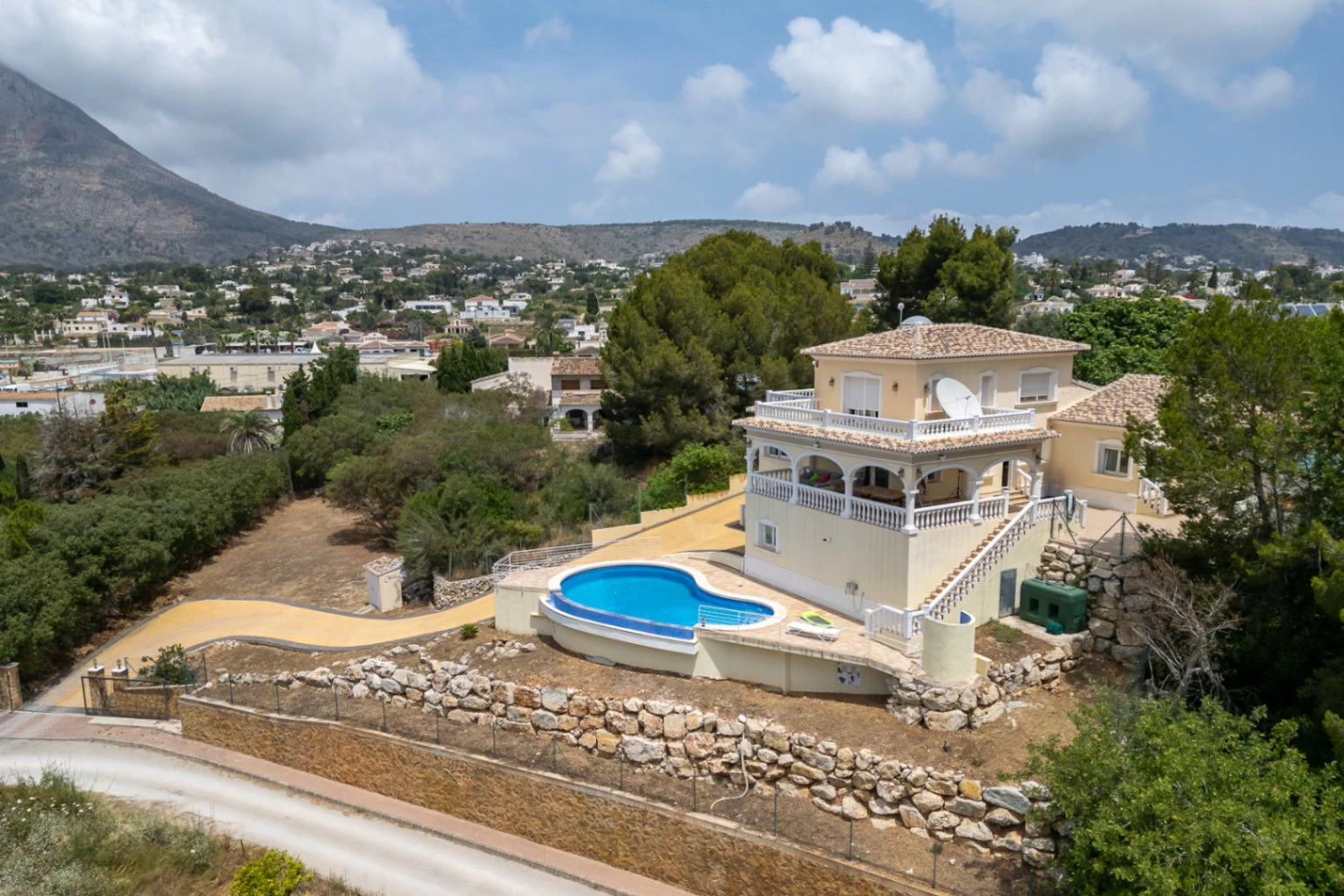 4388 - Villa avec vue dégagée dans un quartier calme à proximité du centre de la ville de Jávea