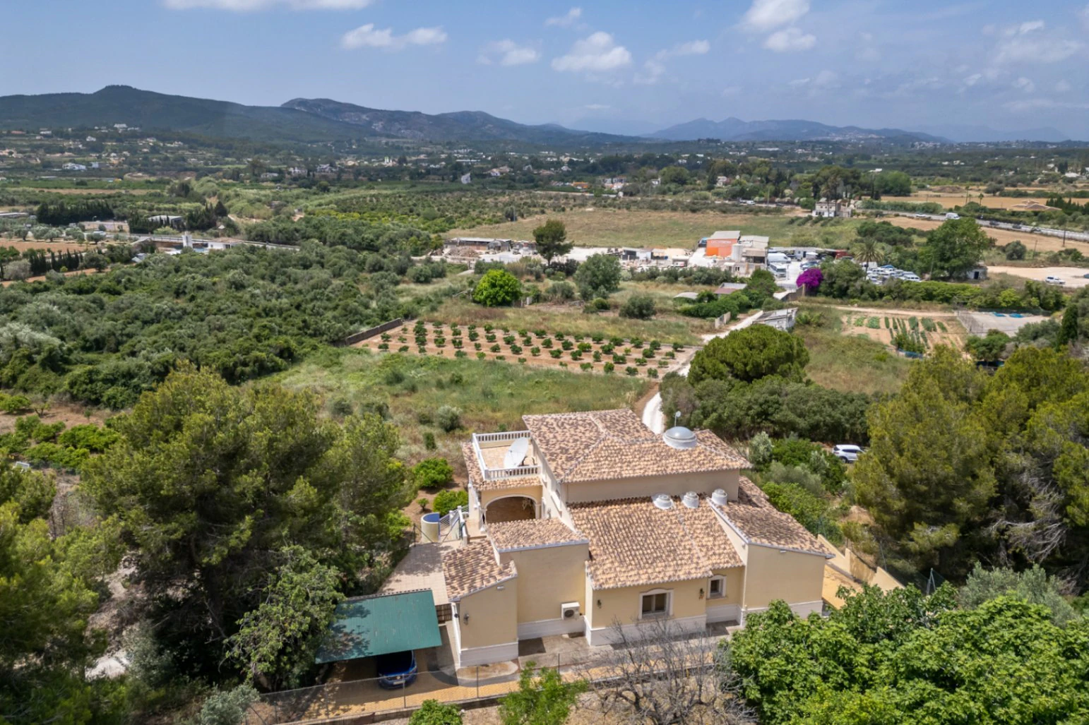 4388 - Villa avec vue dégagée dans un quartier calme à proximité du centre de la ville de Jávea