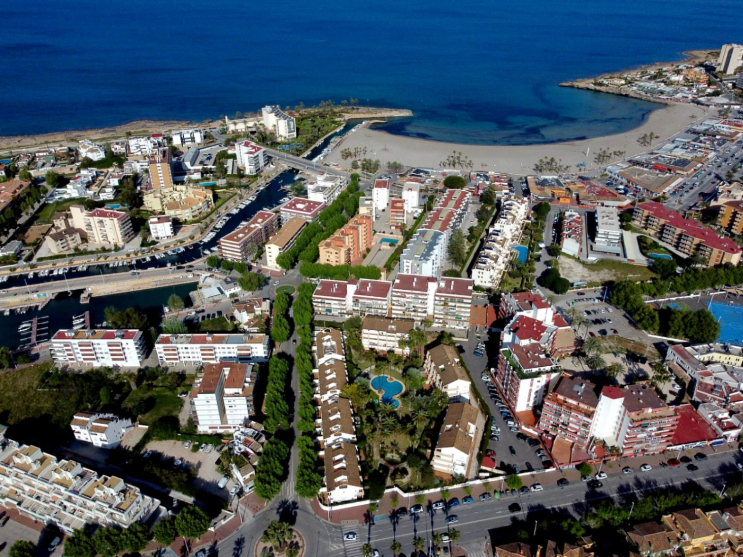 4865 - Apartamento con impresionantes zonas comunes, a escasos metros de la playa ´´El Arenal´´