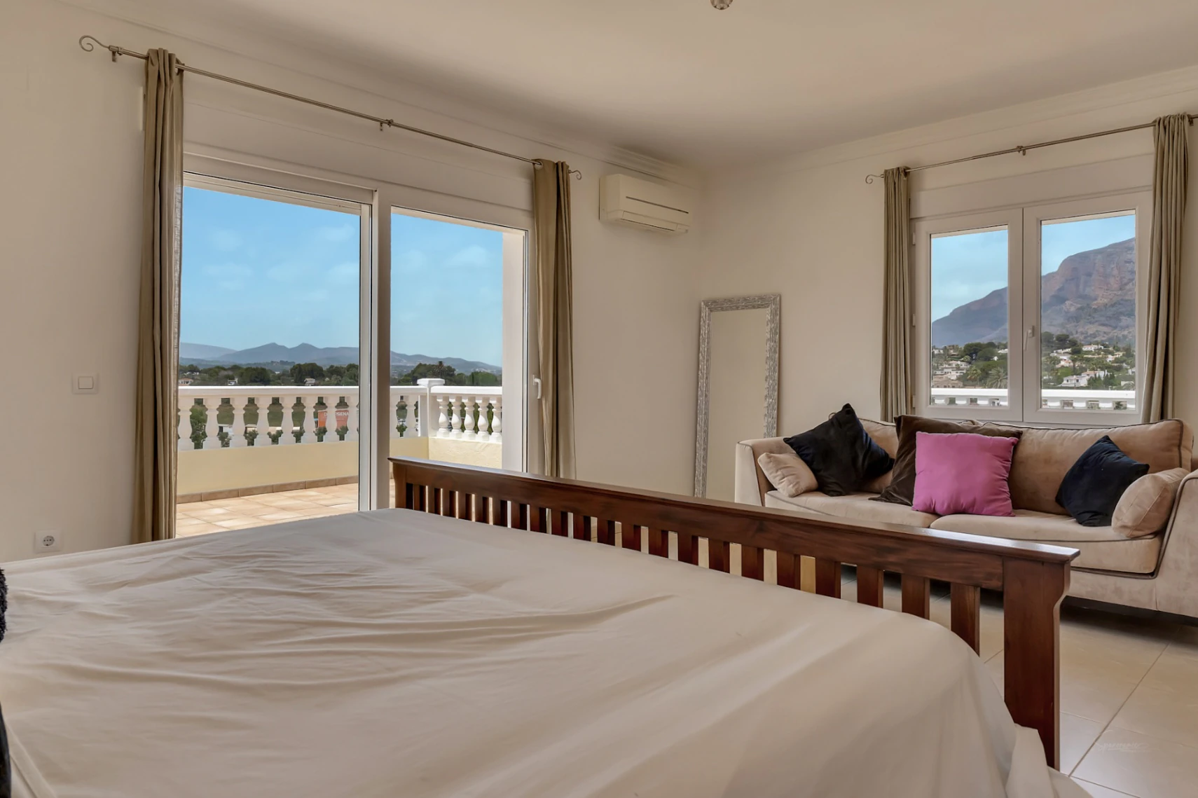 4388 - Villa avec vue dégagée dans un quartier calme à proximité du centre de la ville de Jávea