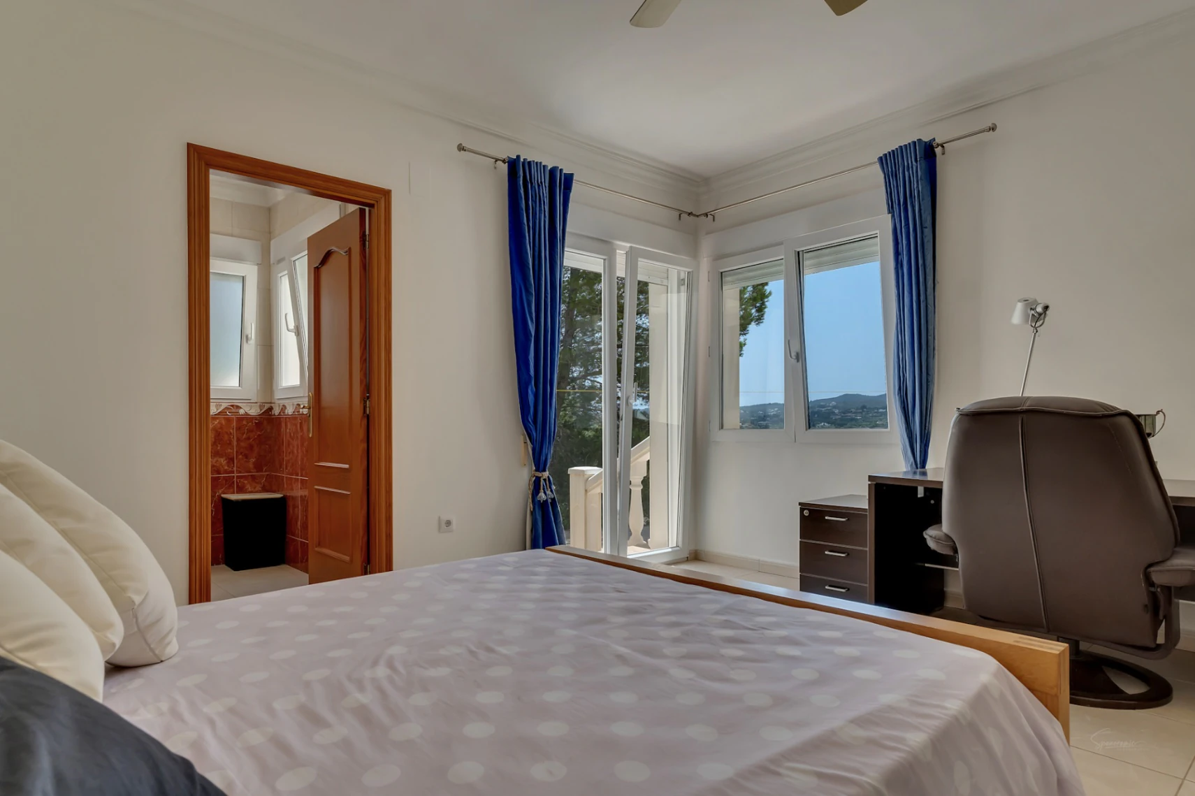 4388 - Villa avec vue dégagée dans un quartier calme à proximité du centre de la ville de Jávea
