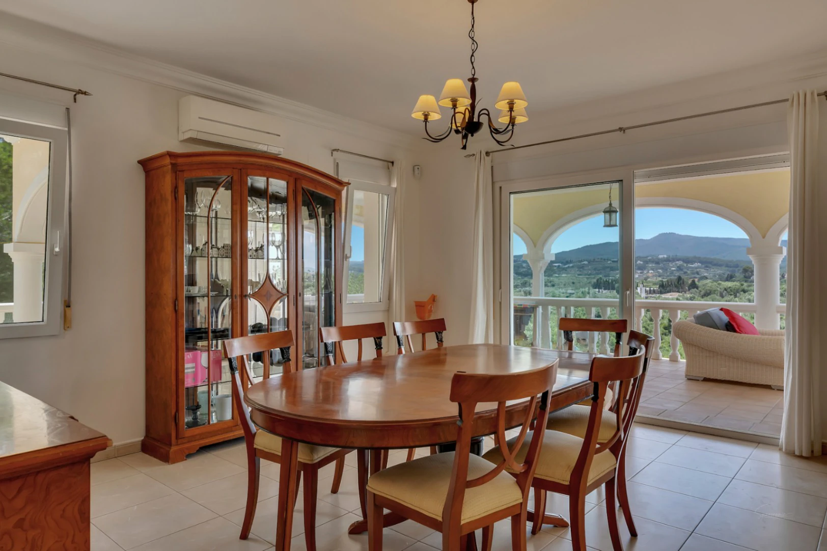 4388 - Villa avec vue dégagée dans un quartier calme à proximité du centre de la ville de Jávea