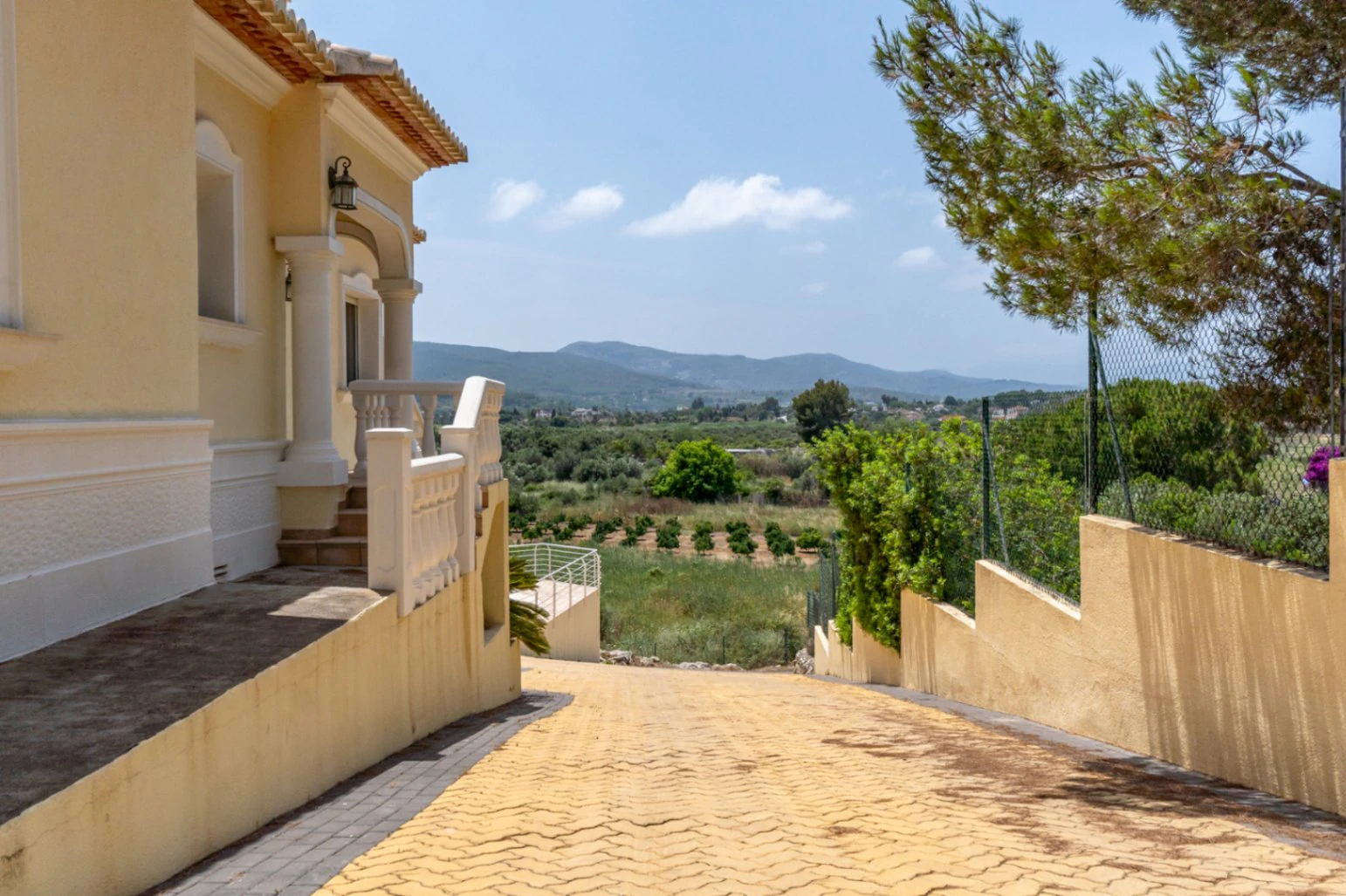 4388 - Villa avec vue dégagée dans un quartier calme à proximité du centre de la ville de Jávea