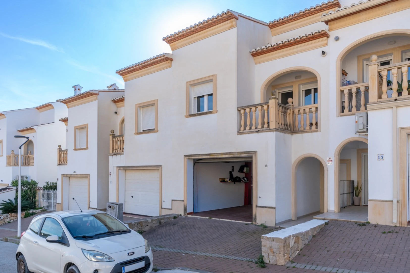 4823 - Adosado con una gran terraza con orientación Sur y piscina
