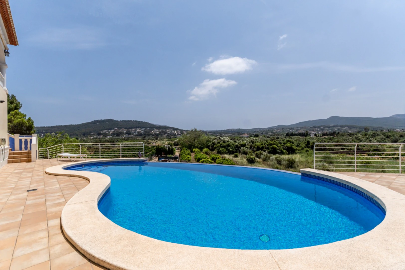 4388 - Villa avec vue dégagée dans un quartier calme à proximité du centre de la ville de Jávea