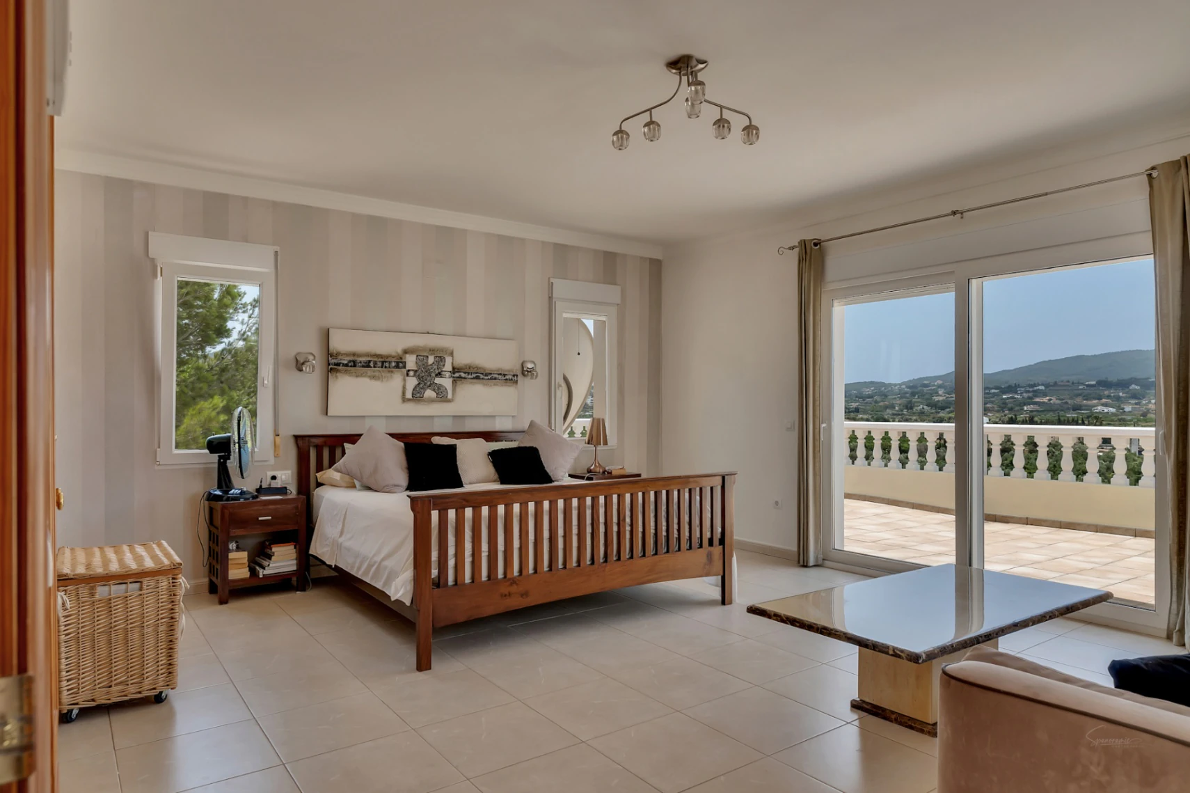 4388 - Villa avec vue dégagée dans un quartier calme à proximité du centre de la ville de Jávea