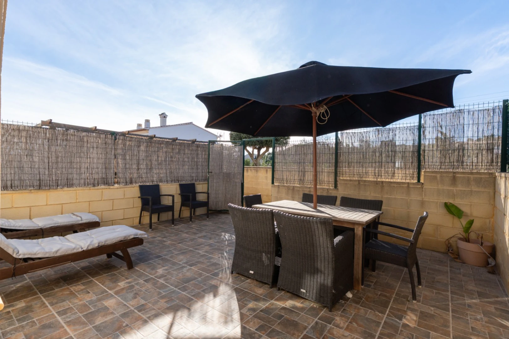 4823 - Adosado con una gran terraza con orientación Sur y piscina