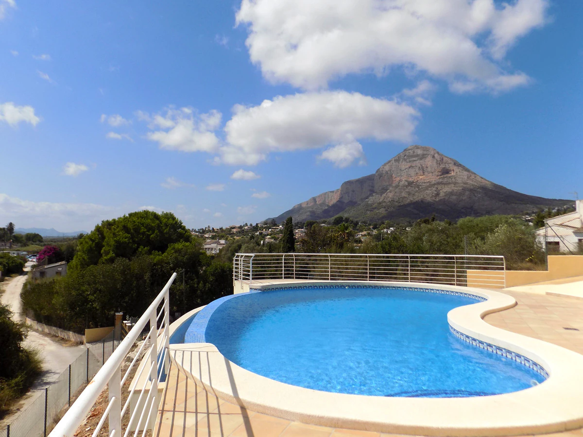 4388 - Villa avec vue dégagée dans un quartier calme à proximité du centre de la ville de Jávea