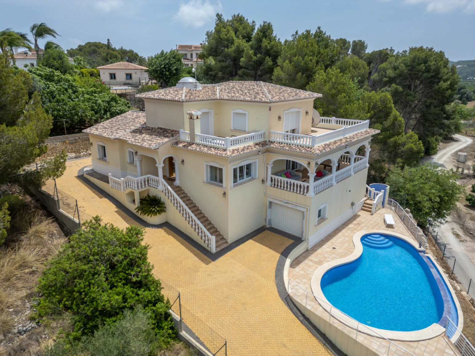 4388 - Villa avec vue dégagée dans un quartier calme à proximité du centre de la ville de Jávea