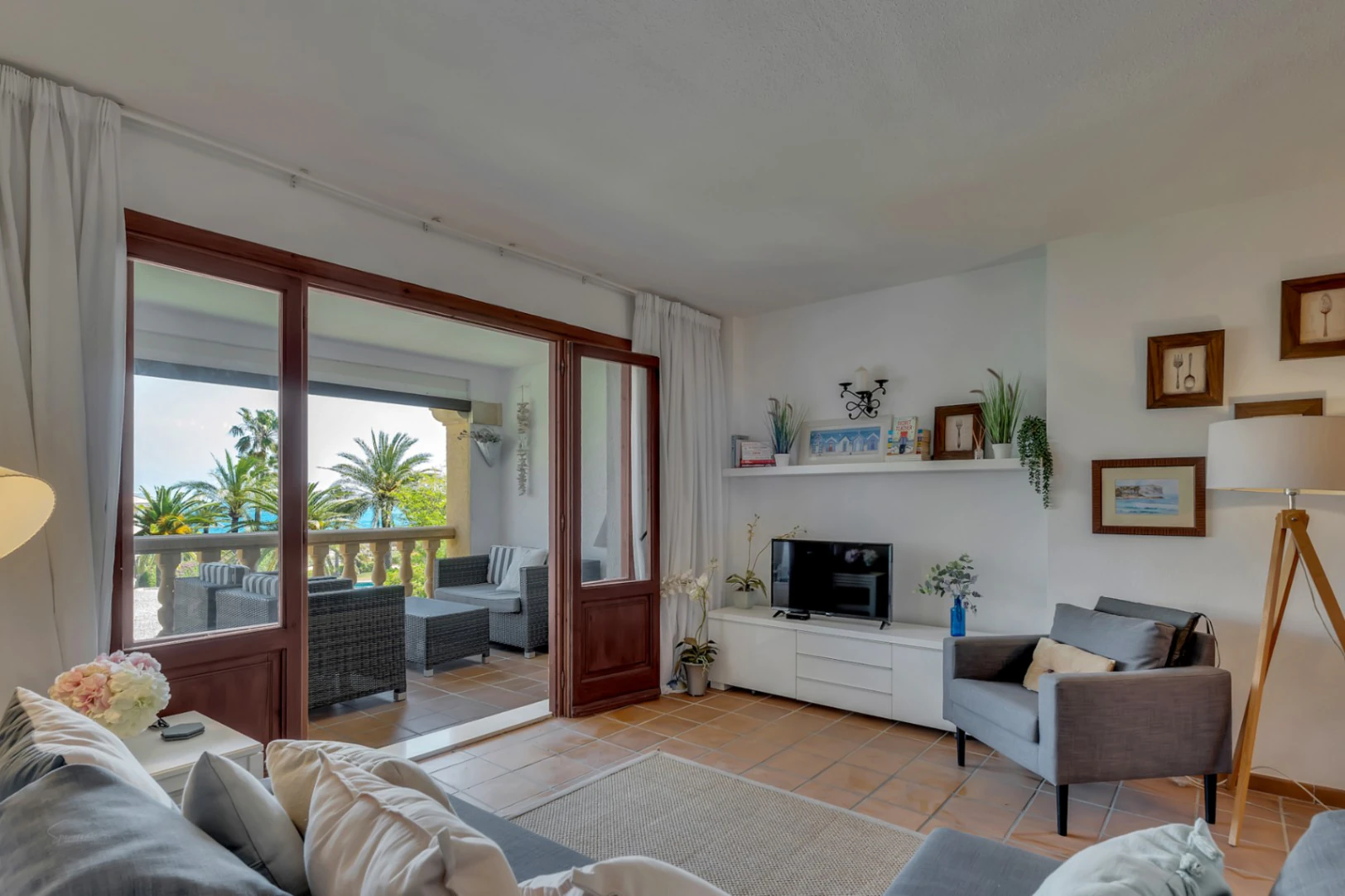 Apartamento primera línea, con vista al mar y piscina en Montañar I Javea