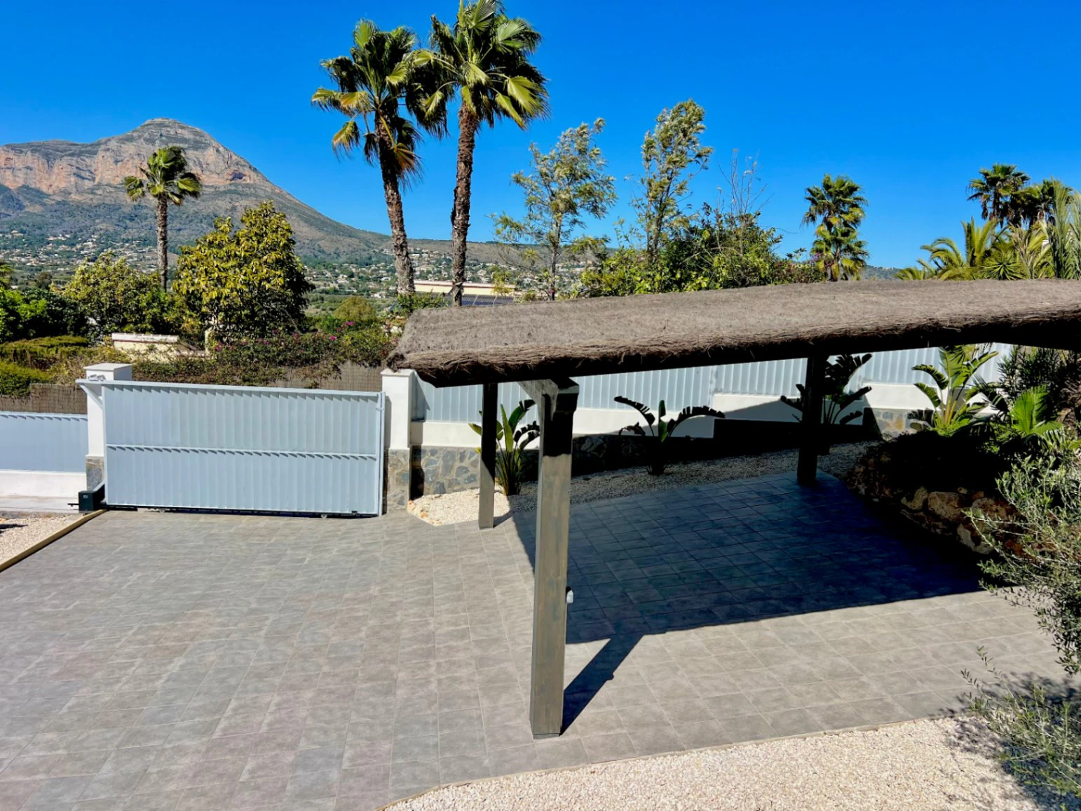 4846 - Villa with stunning open views, recently completed, 2026