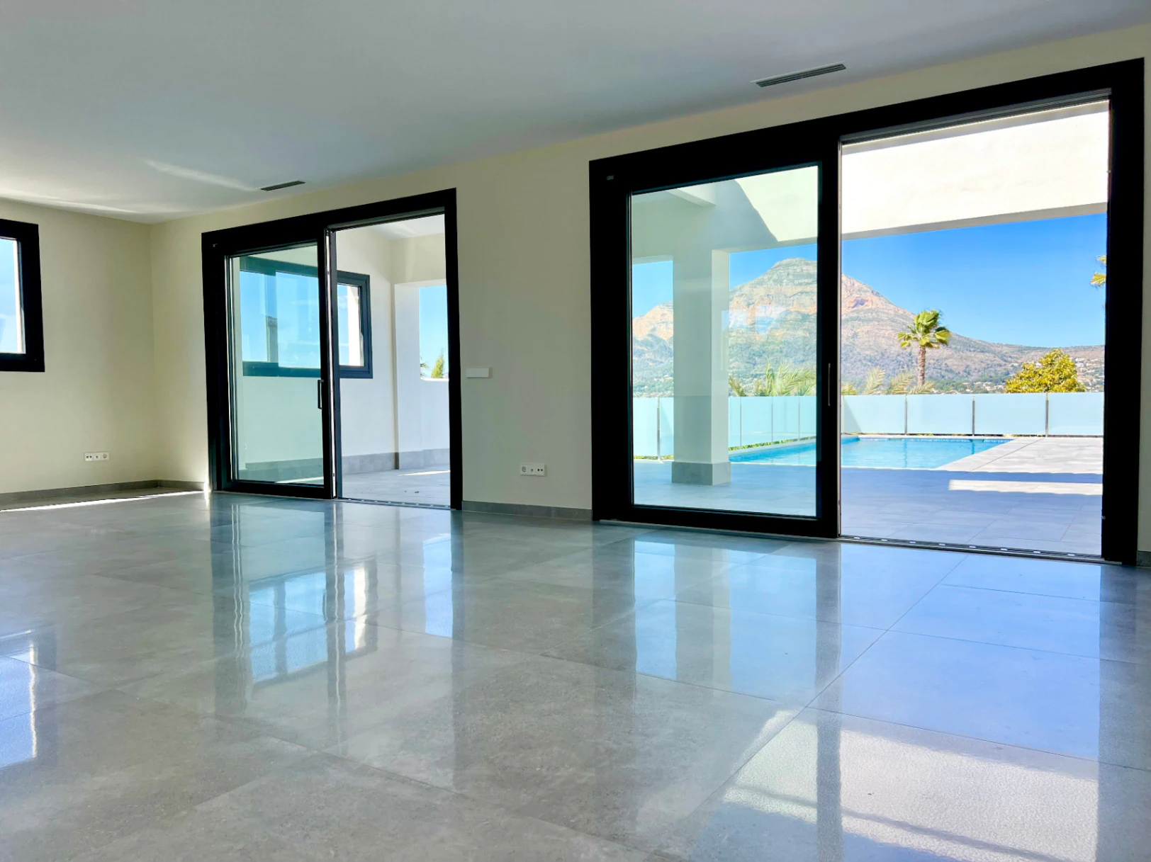 4846 - Villa with stunning open views, recently completed, 2026