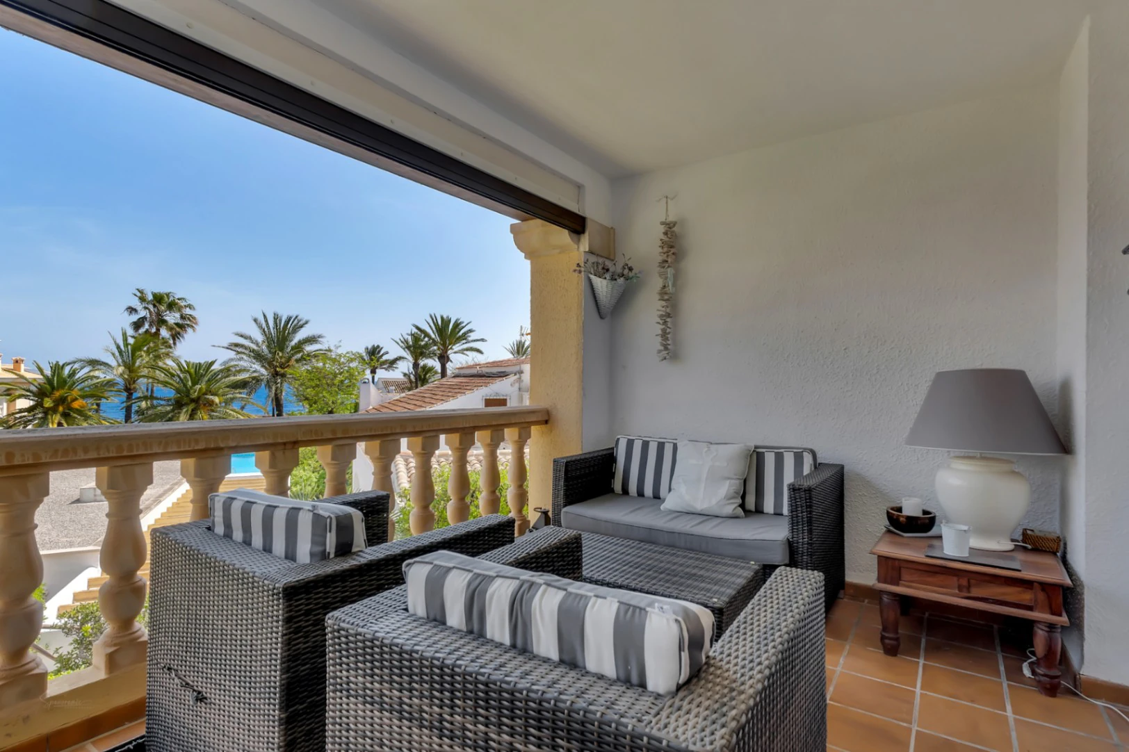 Apartamento primera línea, con vista al mar y piscina en Montañar I Javea