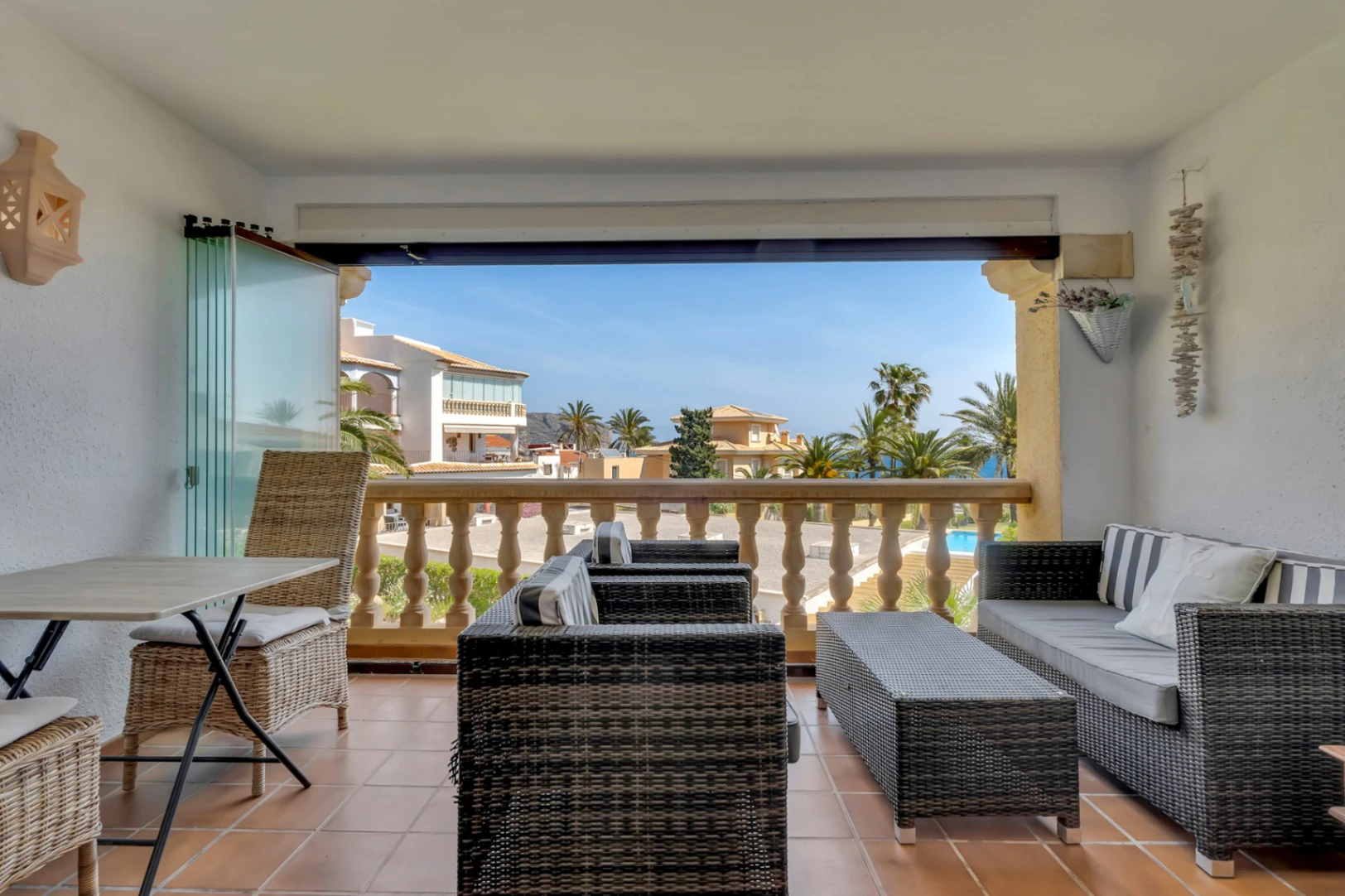 Apartamento primera línea, con vista al mar y piscina en Montañar I Javea