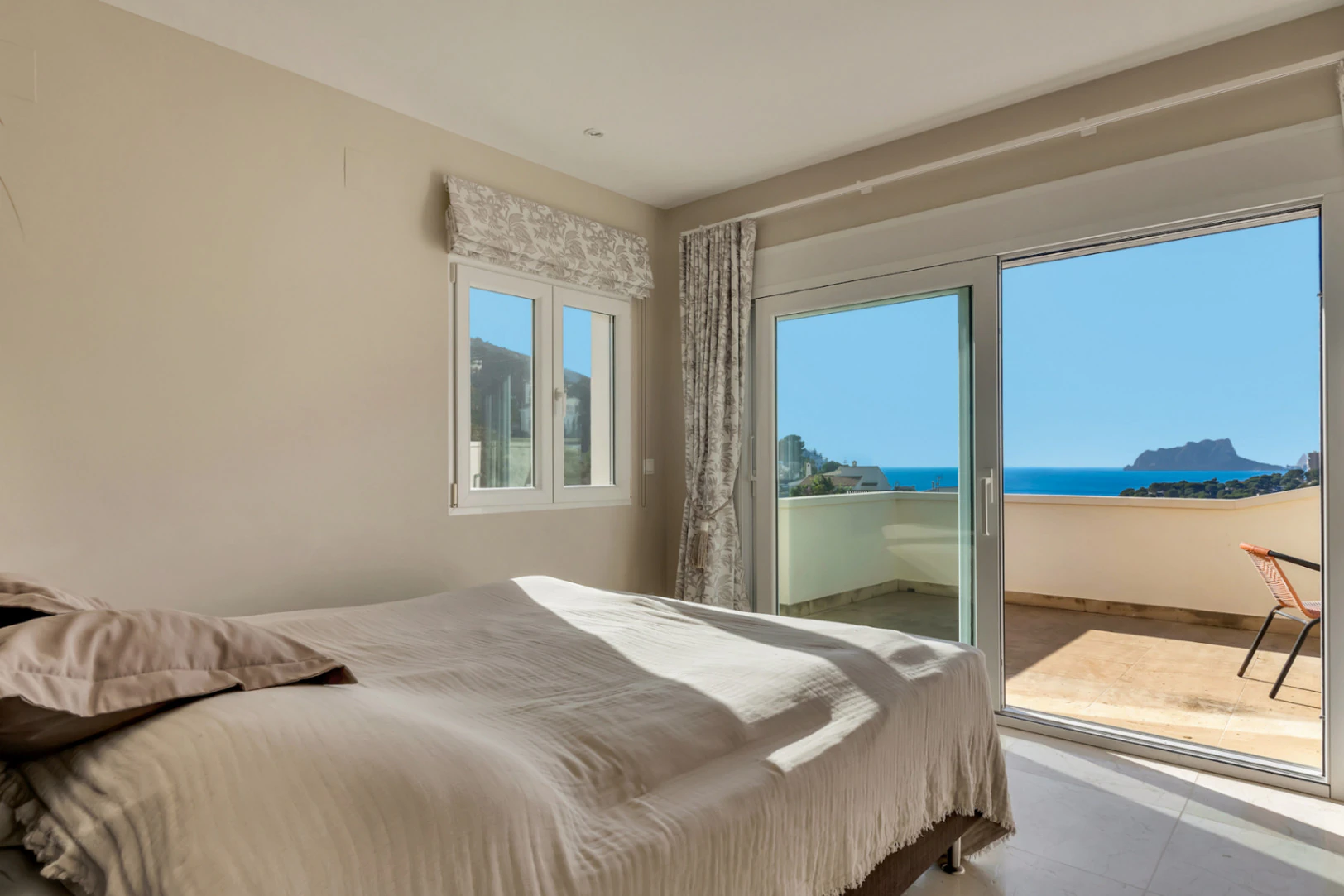 4806 - Villa con vistas increibles al mar y a la montaña en exclusiva ubicacion