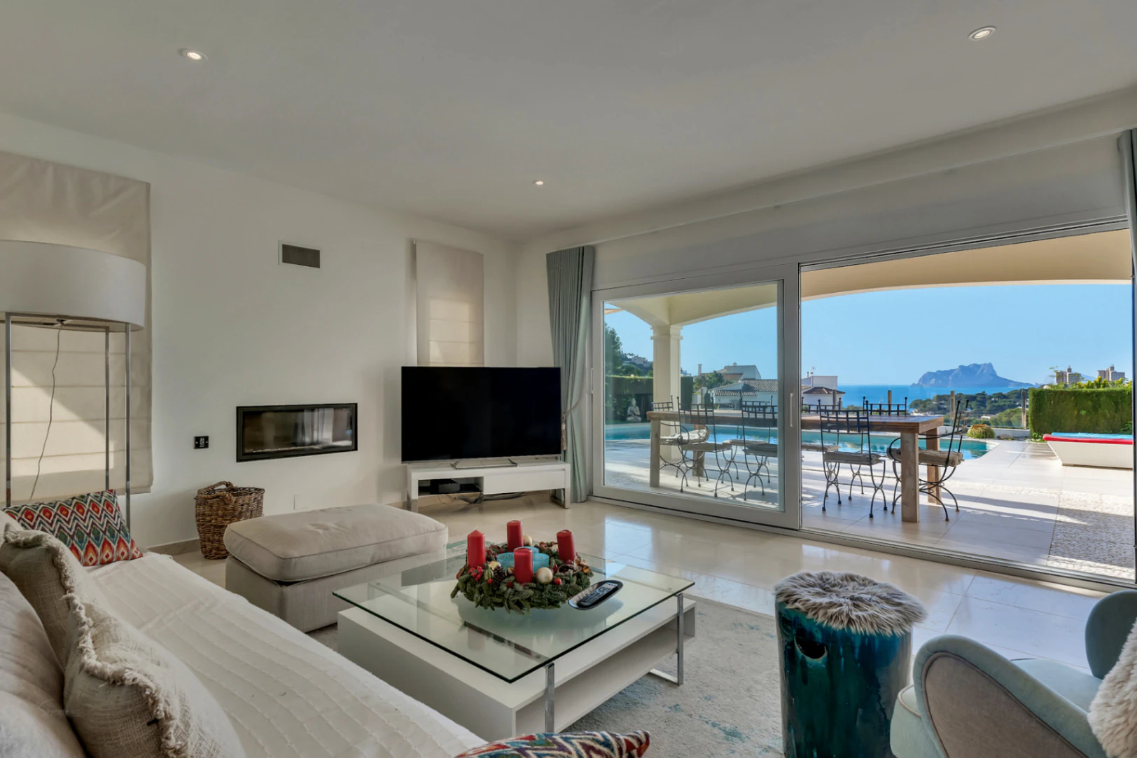 4806 - Villa con vistas increibles al mar y a la montaña en exclusiva ubicacion