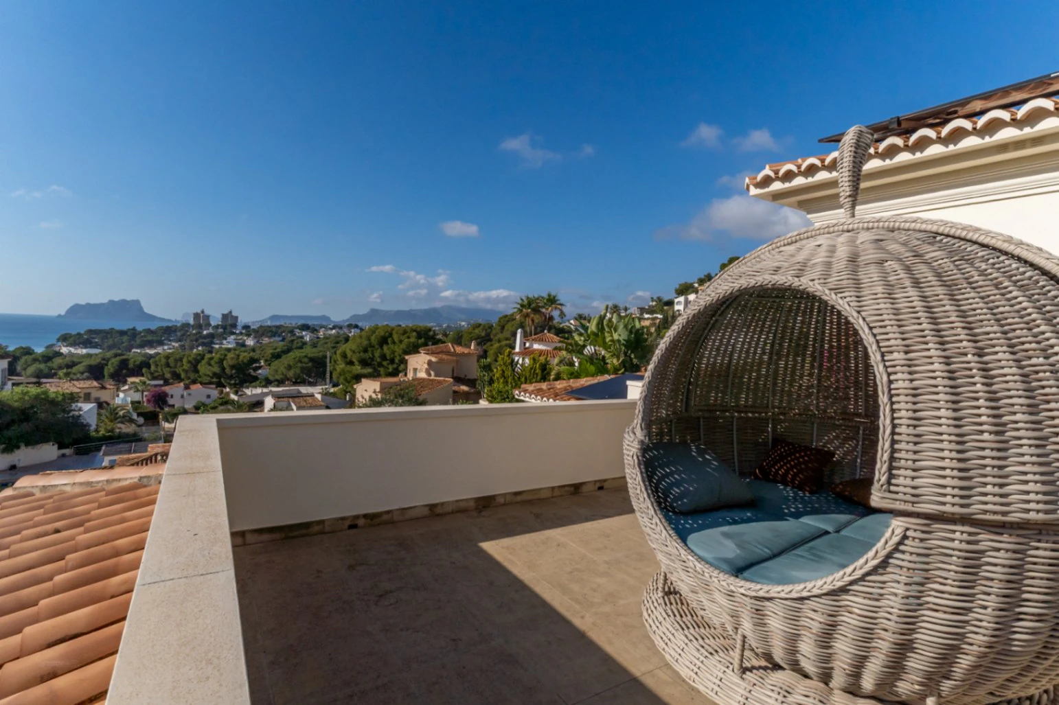 4806 - Villa con vistas increibles al mar y a la montaña en exclusiva ubicacion