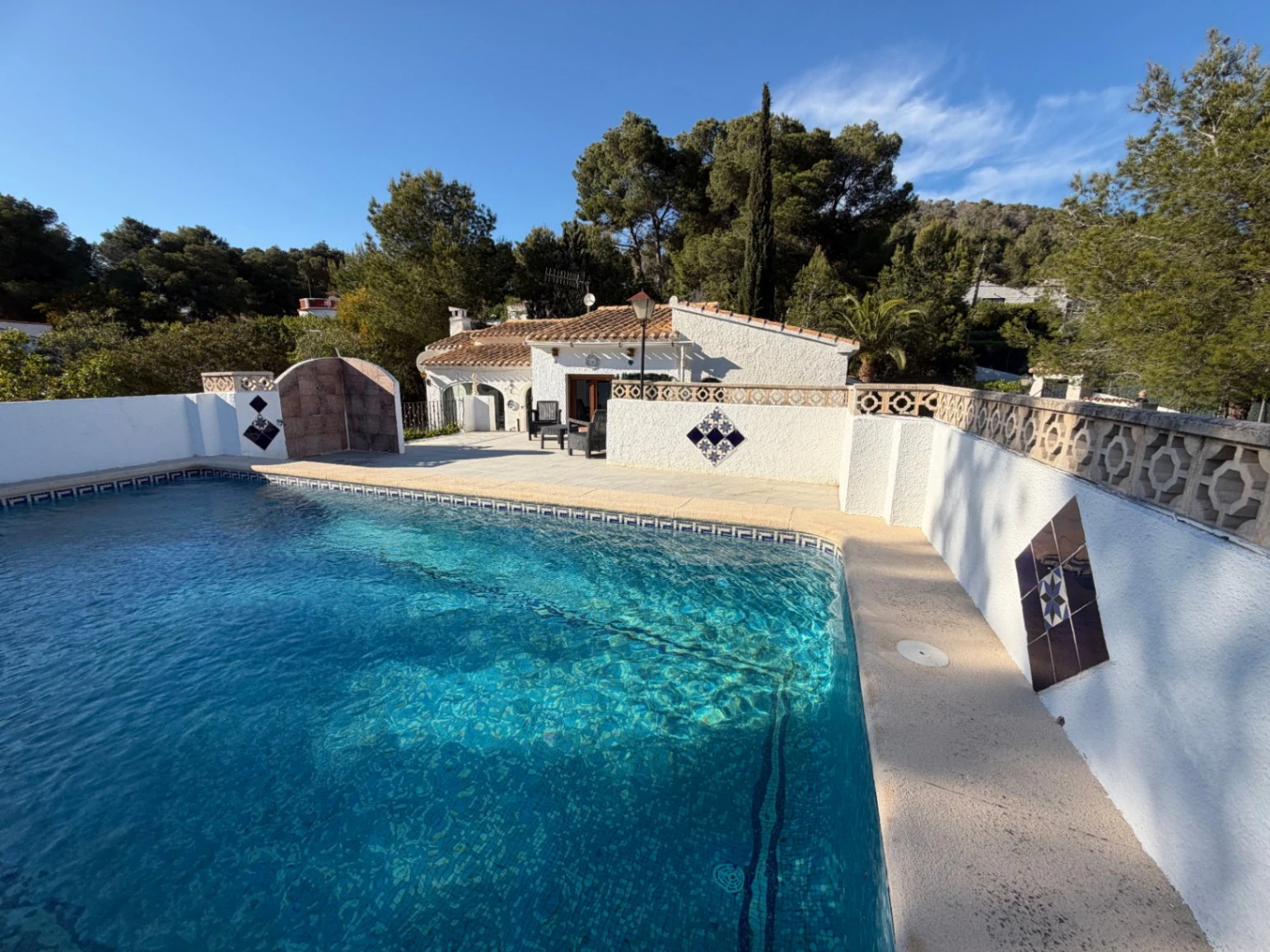 4871 - Villa a la venta en Jávea, vistas al valle, orientada al Sur con piscina