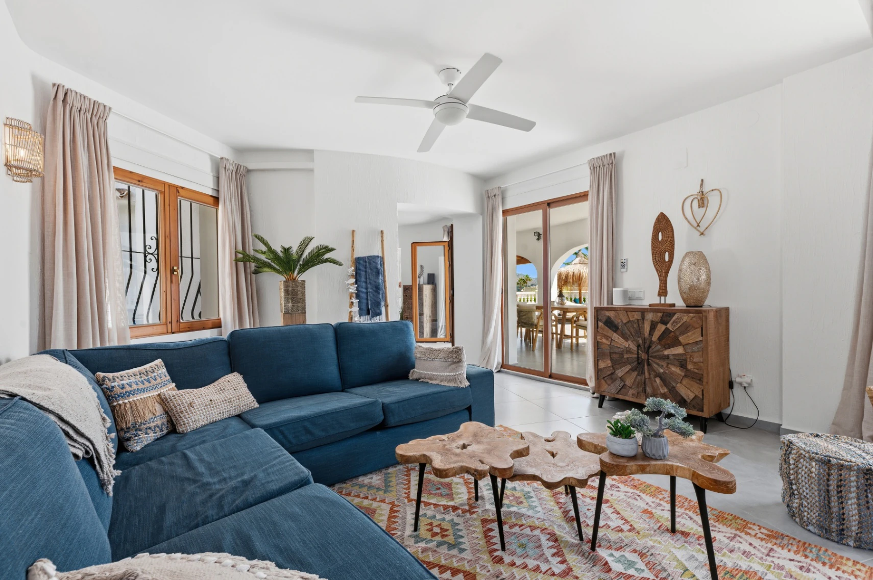 CRMI075951 - Exclusiva, moderna y completamente renovada villa con vistas panorámicas al mar en venta en Moraira – ubicación privilegiada cercana al centro y la playa.