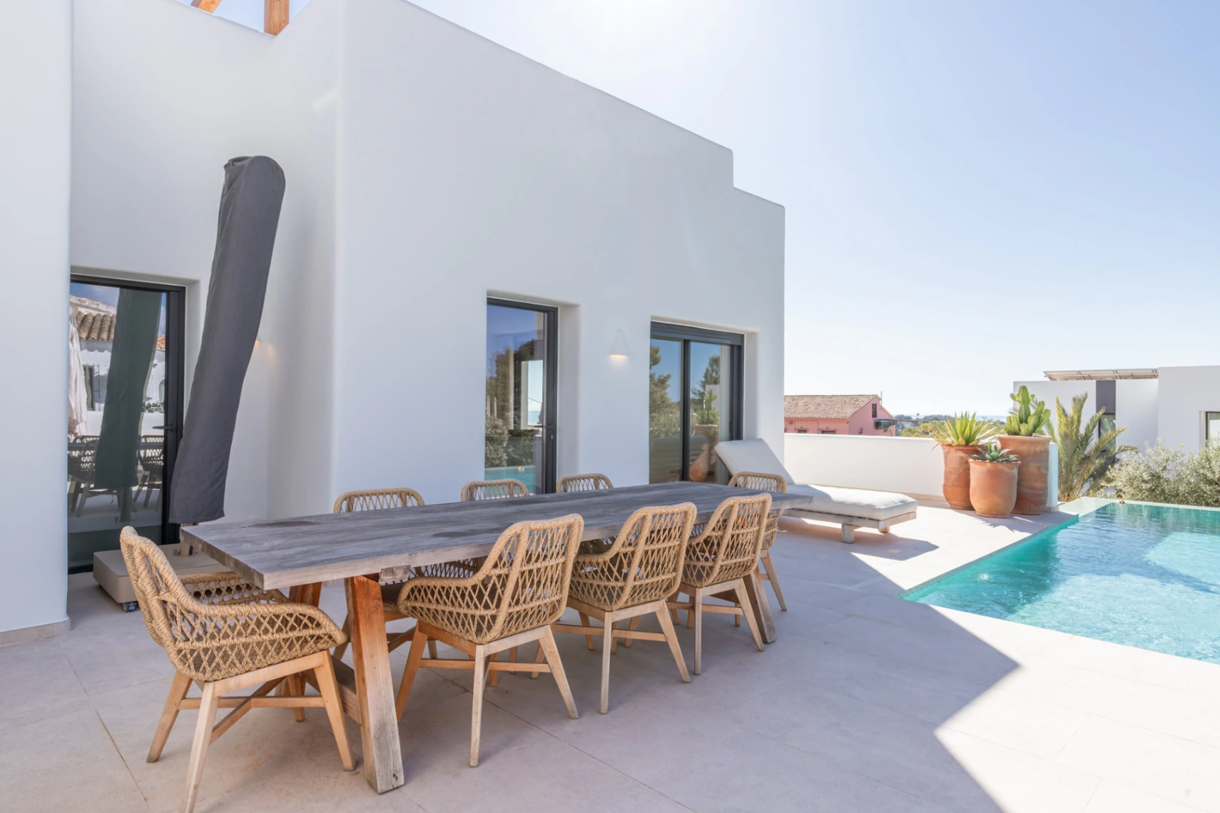 CRMI475025 - Villa de Lujo Estilo Ibiza en Moraira — Elegancia Mediterránea a Solo 1 km del Mar