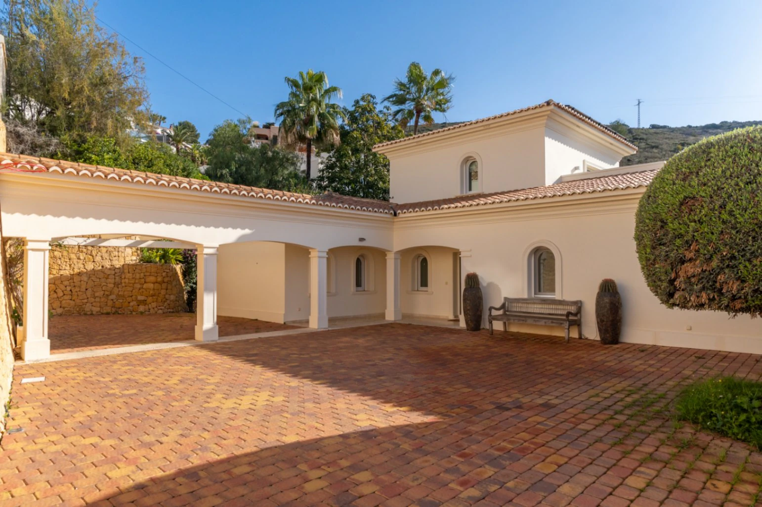 4806 - Villa con vistas increibles al mar y a la montaña en exclusiva ubicacion